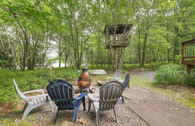 Elk Hollow by Avantstay Lakefront Chalet w Game Room Fire Pit - Photo 2