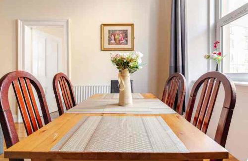 3 Bed Central Apartment - Pet Friendly & Parking - Foto 19