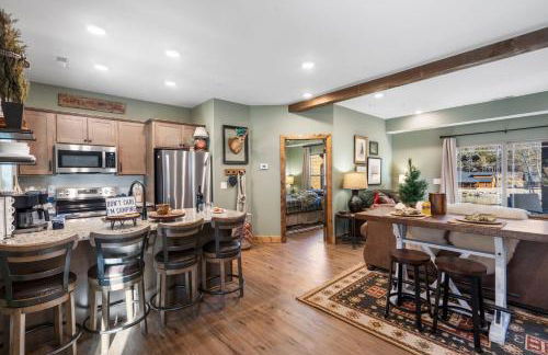 New Cabin at Tall Timbers! Free Tickets! Indoor and Outdoor Pools! - Foto 5