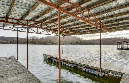 Fish and Boat on Lake of the Ozarks Waterfront Home - Foto 19