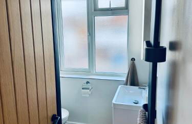 3 bedroom Brookwood Road apartment - Foto 10