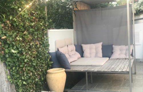 Top Holiday Home Private Pool by the sea With Private Garden for Private use - Photo 43