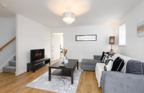 Spacious 3 Bedroom House In Canterbury with Garden and Driveway - Sleeps 7 - Photo 3