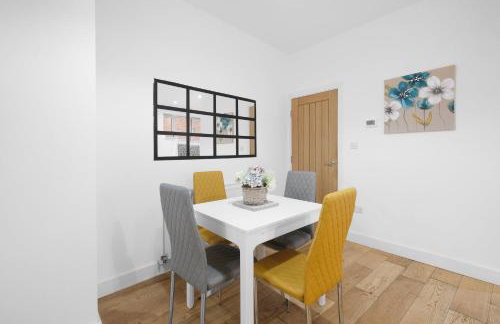 Eastons 1 Bedroom Apartment with Sofa Bed - Photo 18