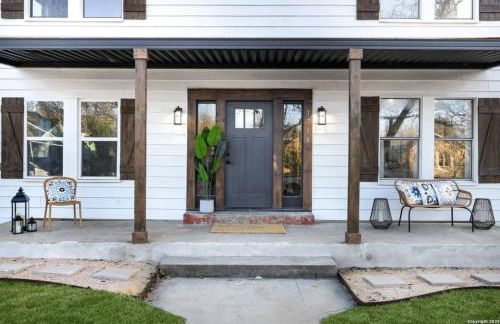 Gorgeous 6BR Sleeps 18 w Hot Tub - Foto 1