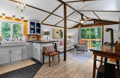 The Heartwood Hideaway-Charming Cabin Getaway-Trails, Creek, and Starry Nights - Foto 57