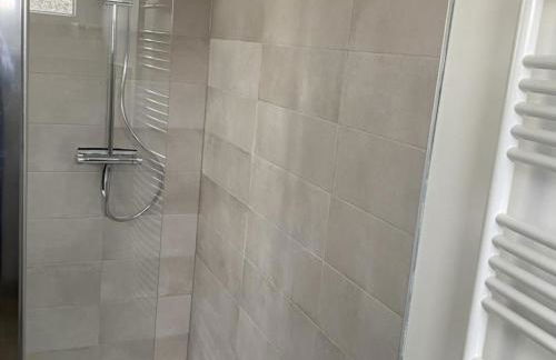 Maison rénovée à Moulins avec jardin et véranda - FR-1-489-469 - Foto 14