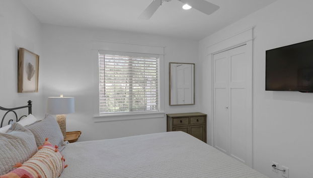 5 Minutes to the Beach; Old Florida Charm + Modern Upgrades - Foto 2, Habitación