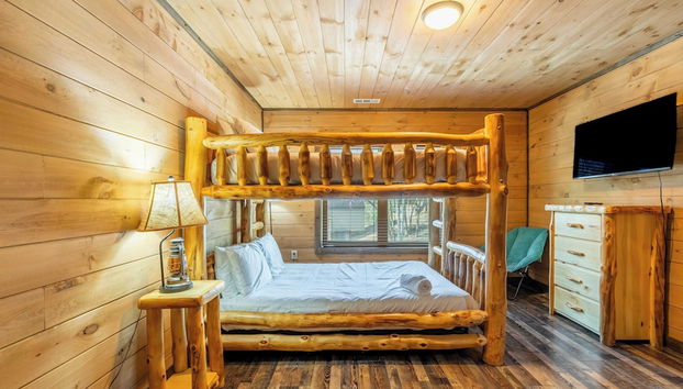 The Wacky Woodpecker by Avantstay Game Room, Private Hot Tub, & Pool Access! - Foto 2, Habitación