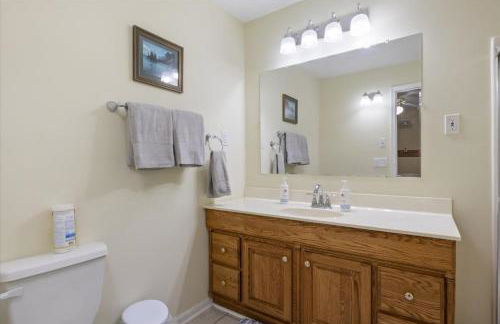 Lakefront Escape, Sunrise Views, Boat Slip & Community Dock Access - Foto 33