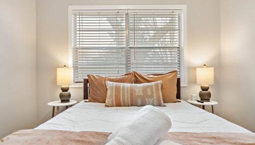 with Arcade and Covered Patio Sleep 9 in this 4 Bedroom 2 Bath Home 5 star host Deer Park TX - Foto 2