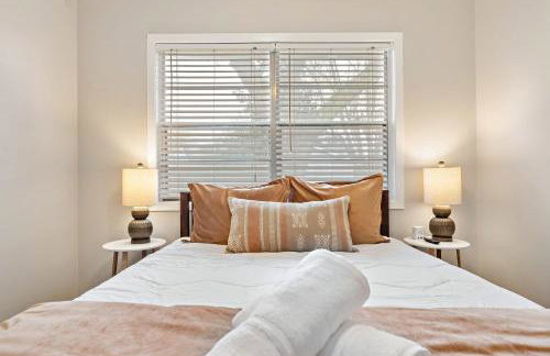 with Arcade and Covered Patio Sleep 9 in this 4 Bedroom 2 Bath Home 5 star host Deer Park TX - Foto 2