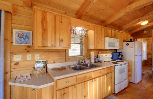 Pet-Friendly Damascus Cabin with Deck and Mtn Views! - Foto 3