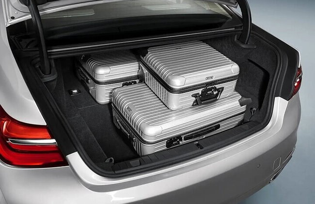 Luxury Sedan Departure from Sharjah City to Sharjah Airport SHJ - Photo 6