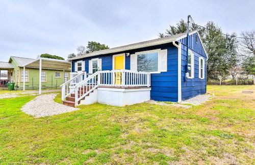 Lake Granbury Getaway about 1 Block to Waterfront - Foto 1