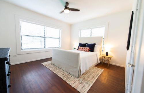 Newly Updated Cozy 1927 Uptown Tudor 4 min to Magnolia - Photo 6