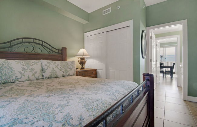 Tropical High-Rise Condo with Beachside Pool Access and Free Poolside WiFi - Unit 2004 by RedAwning - Foto 5