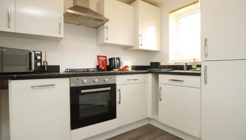 Homington House By N And N Stays, Perfect for Contractors and Workers, Private off road Parking for 2 vehicles, Fast Wifi - Foto 2