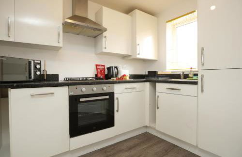 Homington House By N And N Stays, Perfect for Contractors and Workers, Private off road Parking for 2 vehicles, Fast Wifi - Foto 2