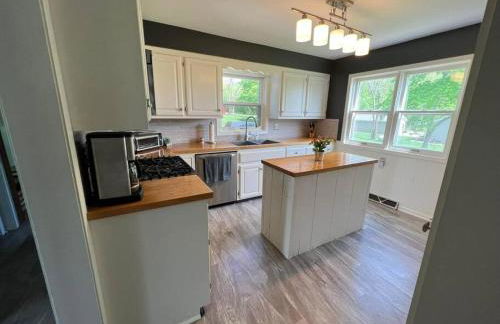 Home 7 beds, 2 baths Farmstay at Pygmy Goat Farm Byron Center Michigan - Foto 13