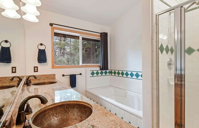 Truckee Pines Retreat Game Room & Forest Views - Foto 17