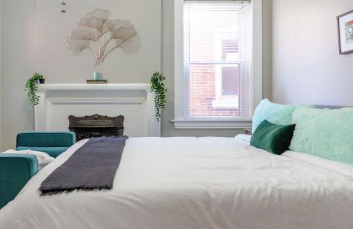 7BR Luxury Living 1st Floor Primary ABODEbucks - Foto 22