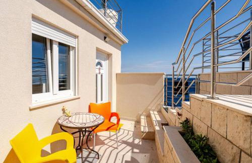 Blue Views Villa with Heated Pool and Jacuzzi - Photo 37