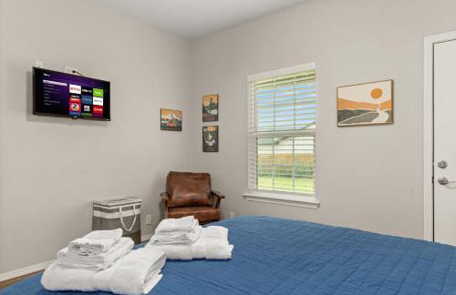 Game Barn, Cowboy Pool, 17ft Movie Screen - sleeps 10 - Foto 24