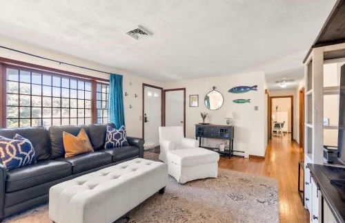 Family-Friendly Central AC Near Beach - Foto 7