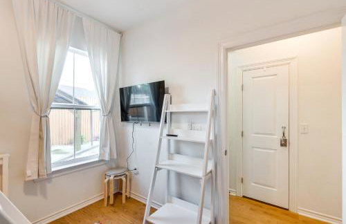 Walk to Beach Family Home with Patio in Galveston - Foto 20