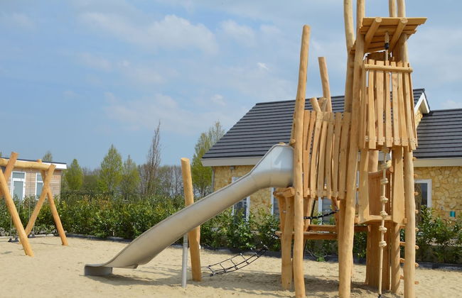 Cozy Garden Home w/ Fireplace - Photo 18