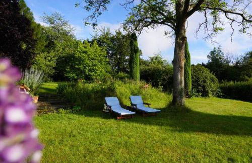 Grüne Wohlfühloase mit einmaliger Aussicht - Foto 1