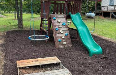 Cozy Country Poolside Getaway, 2BR, Near ATL - Foto 29