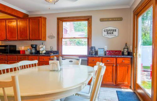 South Haven Getaway -Close to Beach & Town - Foto 17