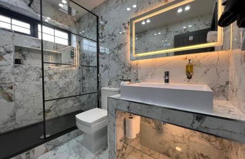 Urban Escape 4BedRoom House- With Free private Parking - Birmingham City - Foto 71