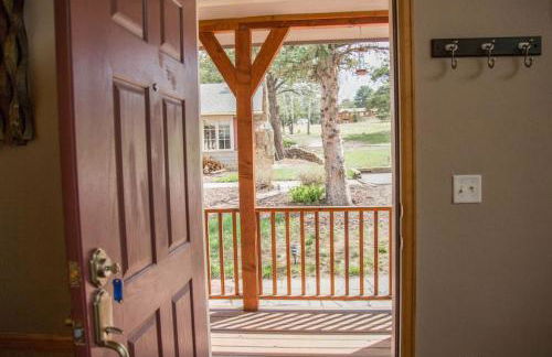 Twin Owls Lodge, Great for families Master bedroom, Loft, full kitchen, Dogs OK - Foto 14