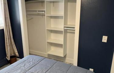 Entire level just off Interstate, free breakfast - Foto 8