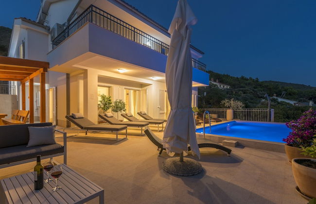 Villa in Cres With Sea Views & Pool - Foto 28