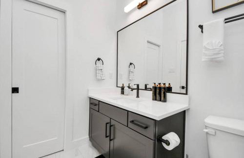 BlissHaven Luxe & Spacious in Downtown Houston with Soaking Tub ,Rooftop and free Parking - Foto 24