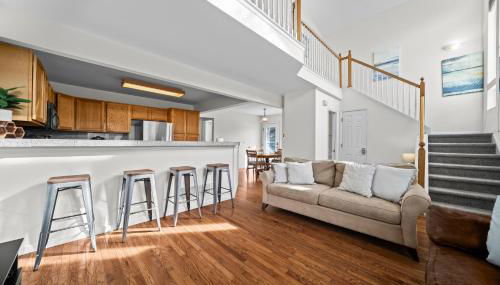 Golden View Townhouse - Walk to Downtown! - Foto 3