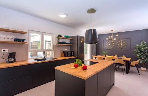 VILLA ALMIC with heated pool, 5 bedrooms, Gaming room, a multi-use playground court - Photo 20