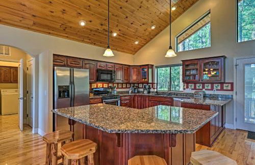 Serene Lakeside Cabin with Decks and Edler Lake Views! - Foto 8