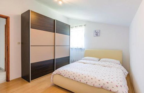 Awesome Apartment In Svpetar U Sumi - Foto 13