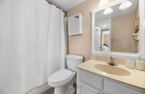 *OCEAN FRONT* Pier-adise 2Bed/2Bath, Sleeps 8 - Photo 28