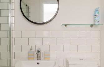 The Old Bank Beautiful Cotswold House with Huge Garden - Photo 16