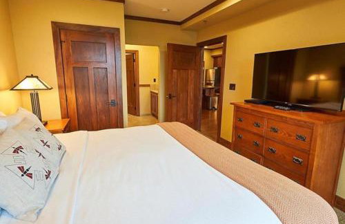 Enjoy the views of Table Rock Lake in this 2BD resort condo - Foto 3