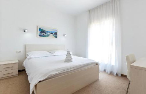 Gorgeous Home In Mravince With Sauna - Photo 42