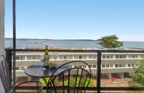 Seaside Rendezvous - Sleeps 7, Sea Views & Parking - Foto 26