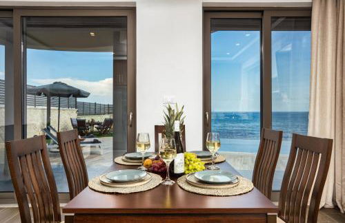 Violet Beach Front Private Villa - Foto 28