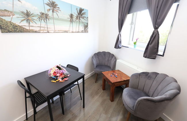 VR Apartments - Photo 11